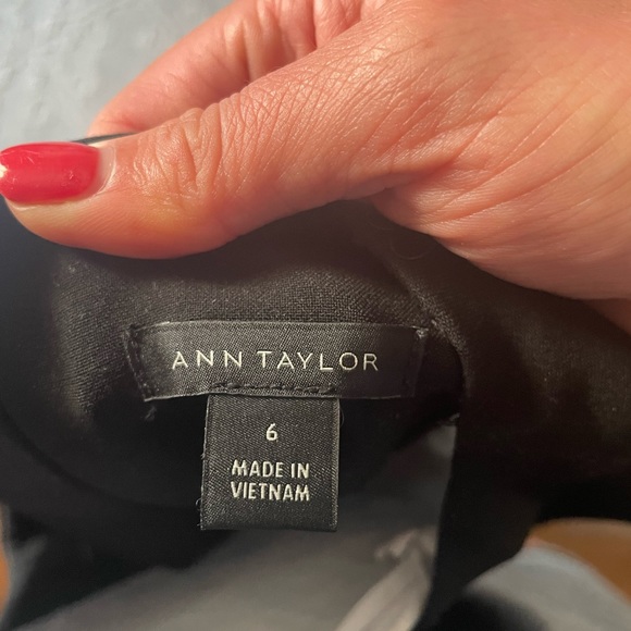 Ann Taylor Mid leg length dress Size 6. Barely worn. Basically new. - Picture 2 of 3